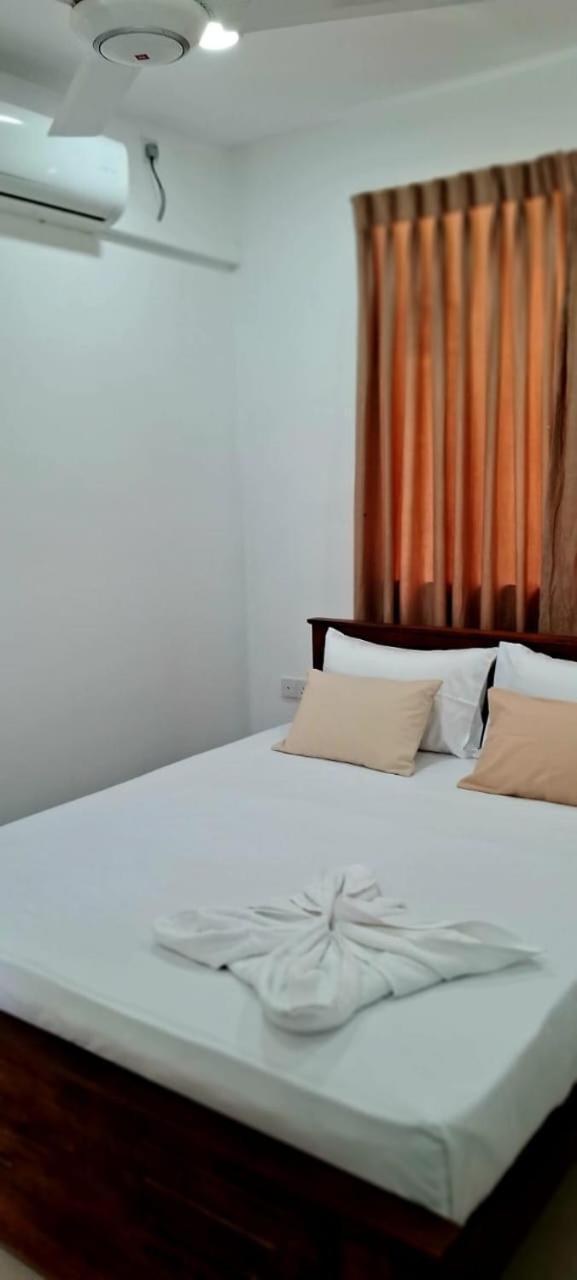 Urban Breeze Hotell Kundasale Eksteriør bilde
